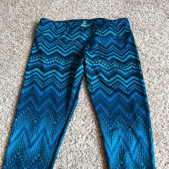 PrAna Women’s Leggings Pants Capri Sz Medium Stretch Activewear Geometri… - Picture 2 of 7